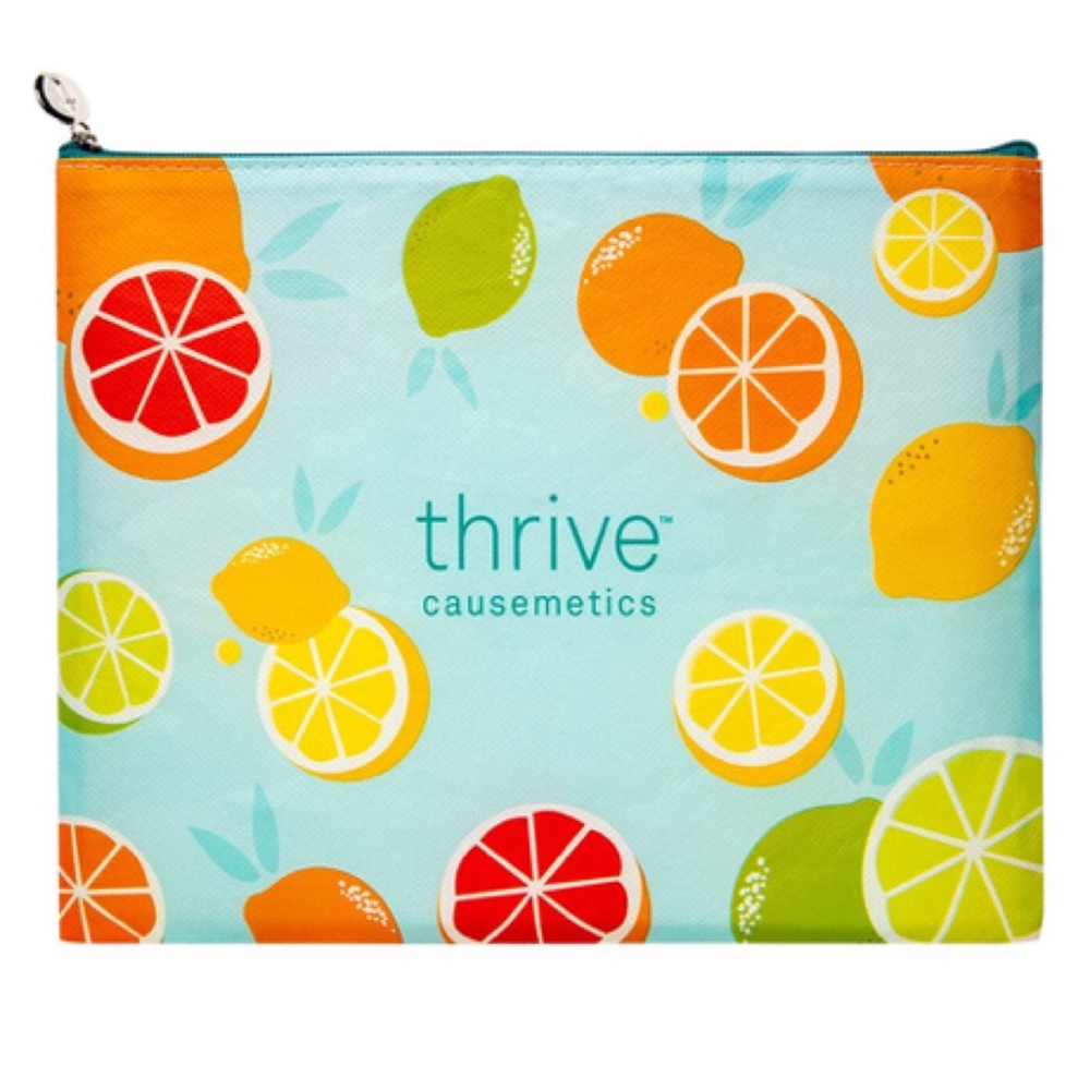 NWT & Free! Thrive Causemetics Make Up Bag